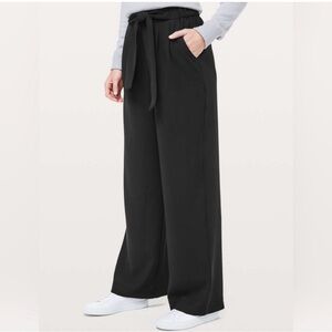 Lululemon Noir Pant Woven
Black size 4